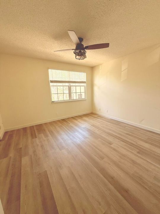 For Sale: $449,000 (2 beds, 2 baths, 1300 Square Feet)