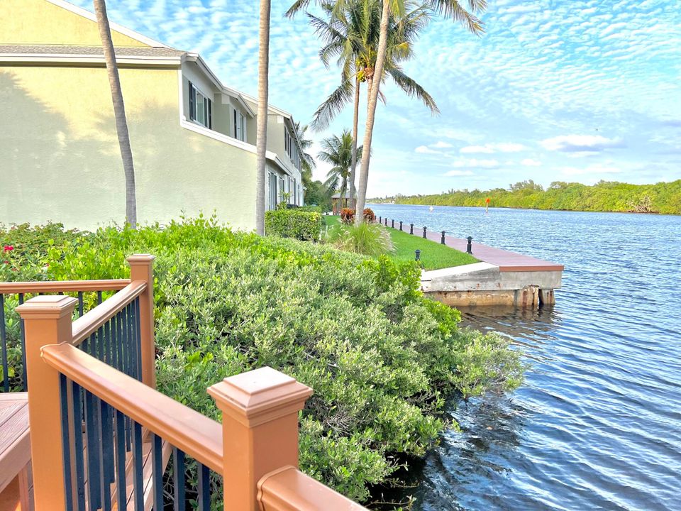 For Sale: $449,000 (2 beds, 2 baths, 1300 Square Feet)