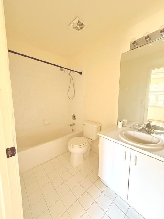 For Sale: $449,000 (2 beds, 2 baths, 1300 Square Feet)