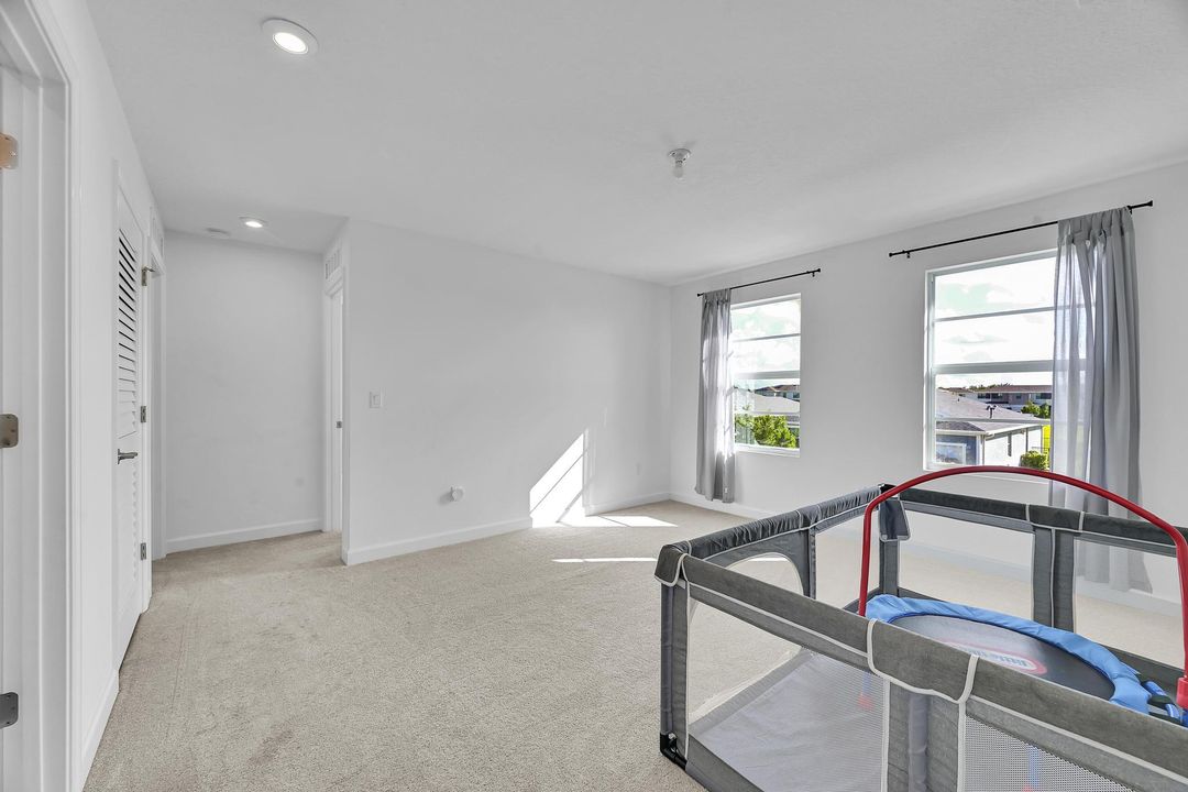 For Rent: $4,000 (4 beds, 2 baths, 2582 Square Feet)