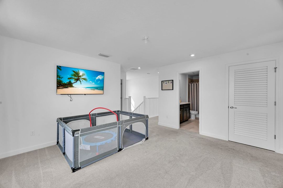 For Rent: $4,000 (4 beds, 2 baths, 2582 Square Feet)