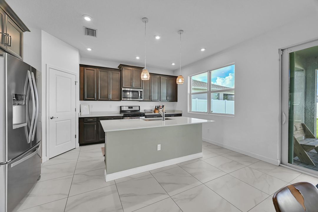 For Rent: $4,000 (4 beds, 2 baths, 2582 Square Feet)