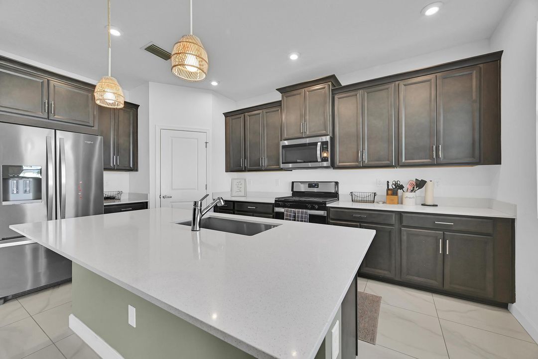 For Rent: $4,000 (4 beds, 2 baths, 2582 Square Feet)