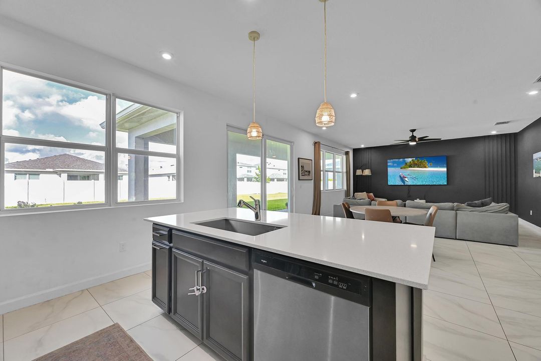 For Rent: $4,000 (4 beds, 2 baths, 2582 Square Feet)