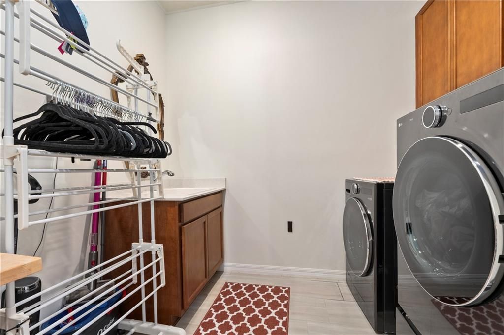 En Venta: $599,999 (5 camas, 4 baños, 2896 Pies cuadrados)