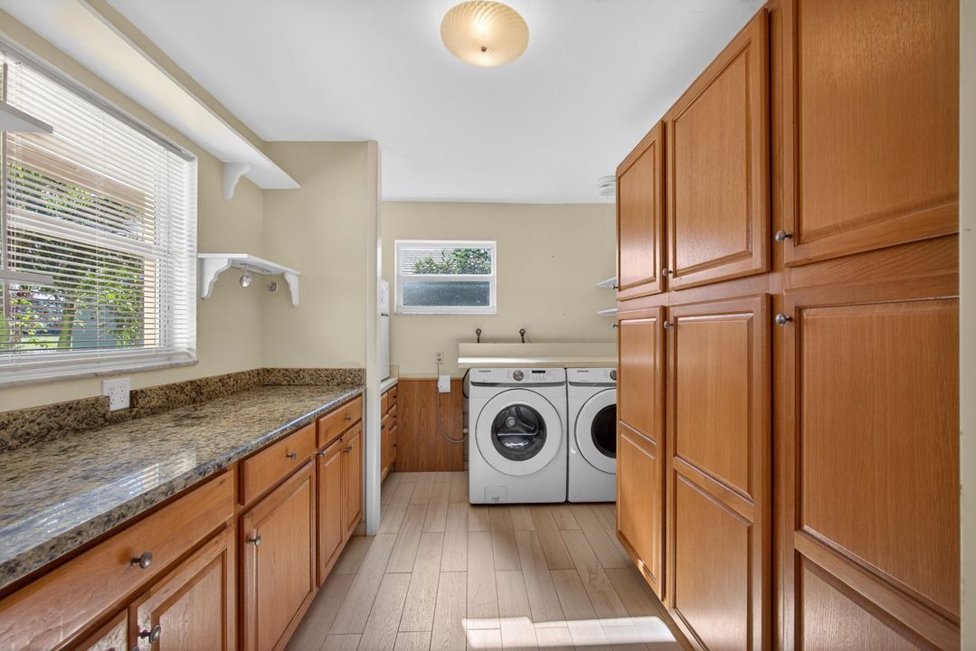 For Sale: $845,000 (2 beds, 2 baths, 1774 Square Feet)