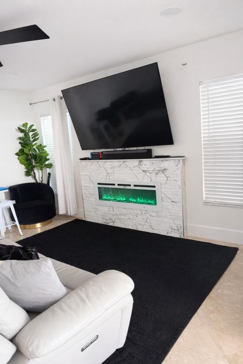 For Rent: $3,500 (4 beds, 2 baths, 2296 Square Feet)