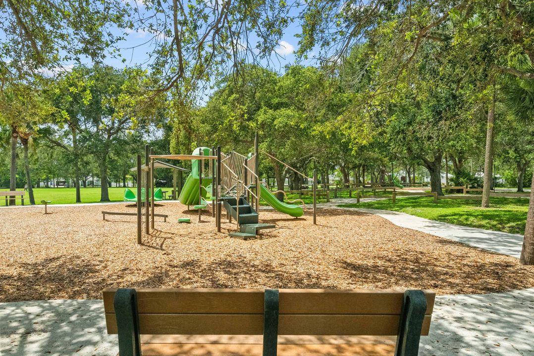 待售: $425,000 (2 贝兹, 2 浴室, 1308 平方英尺)