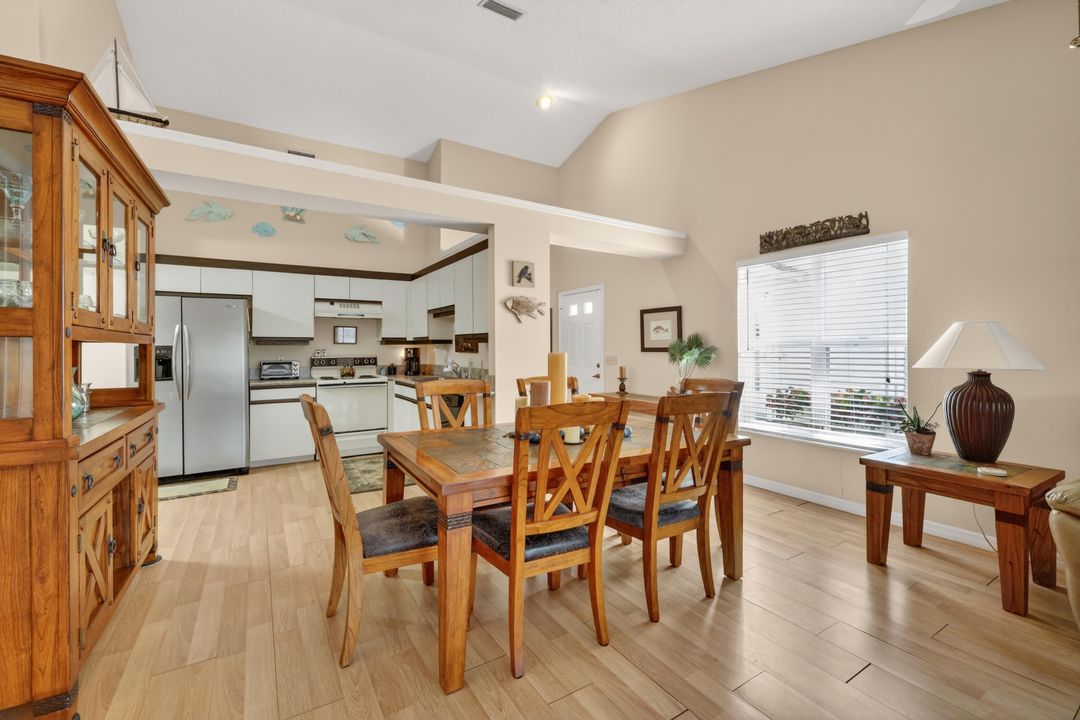 En Venta: $272,000 (2 camas, 2 baños, 1181 Pies cuadrados)