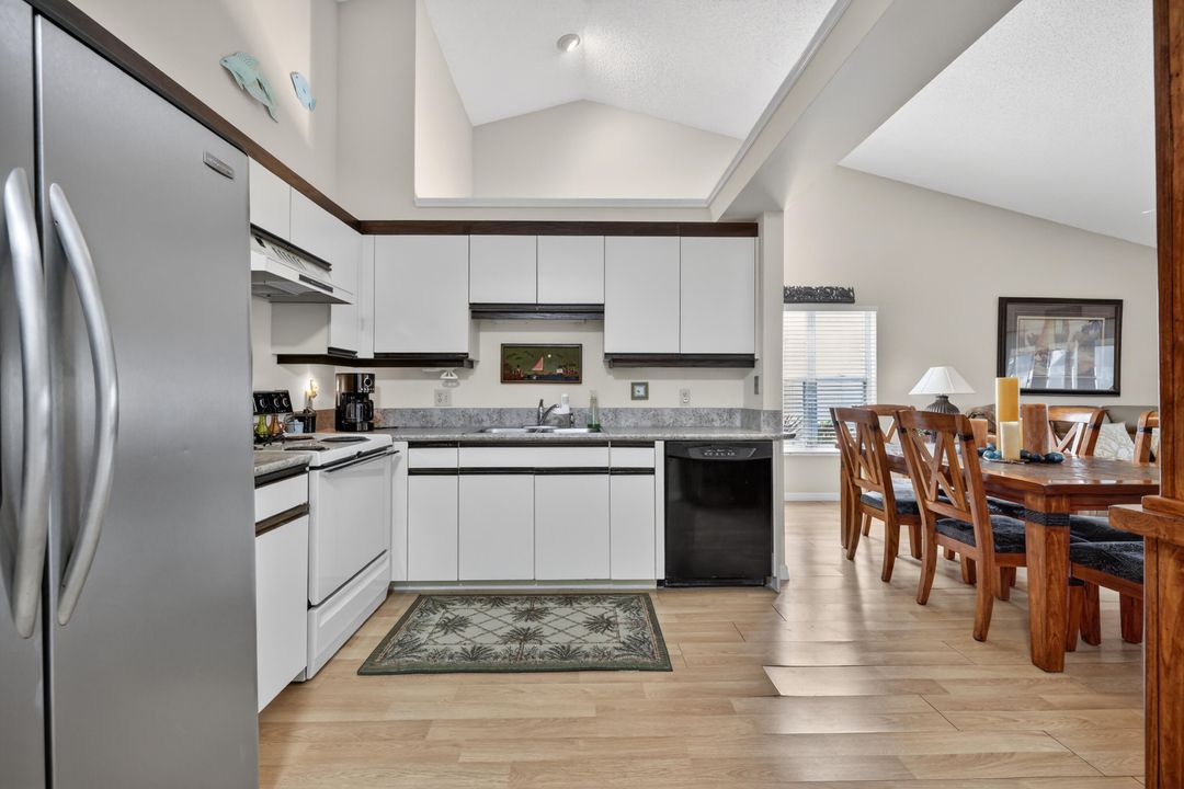 En Venta: $272,000 (2 camas, 2 baños, 1181 Pies cuadrados)