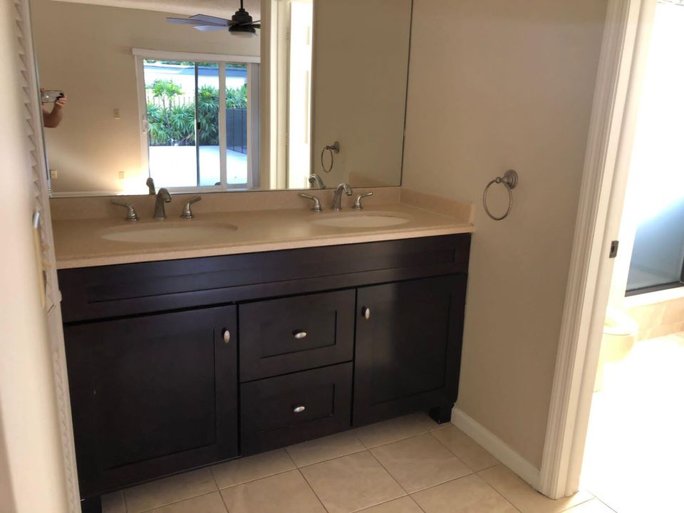 For Rent: $6,600 (4 beds, 2 baths, 2498 Square Feet)