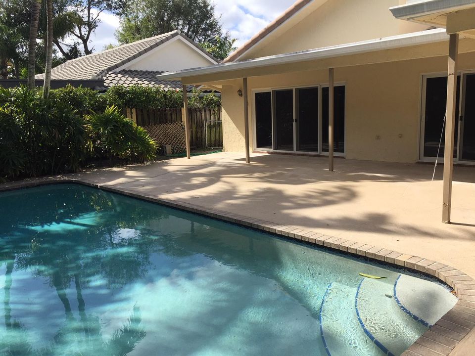 For Rent: $6,600 (4 beds, 2 baths, 2498 Square Feet)