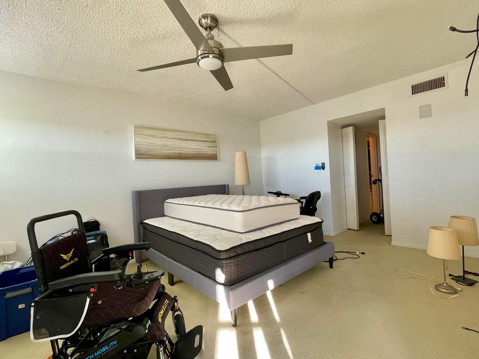 For Sale: $69,900 (1 beds, 1 baths, 986 Square Feet)