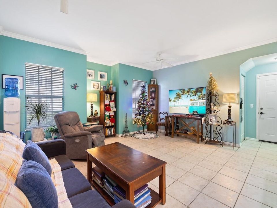 En Venta: $180,000 (2 camas, 2 baños, 1070 Pies cuadrados)