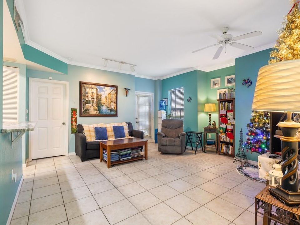 En Venta: $180,000 (2 camas, 2 baños, 1070 Pies cuadrados)