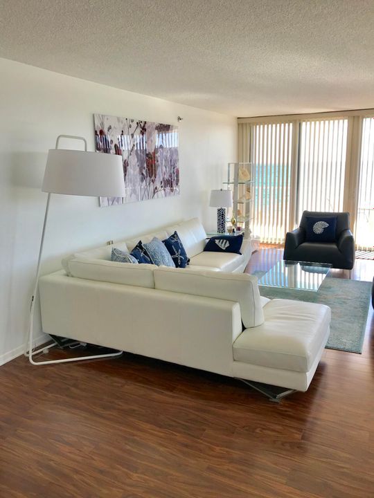 В аренду: $12,000 (2 спален, 2 ванн, 1740 Квадратных фут)