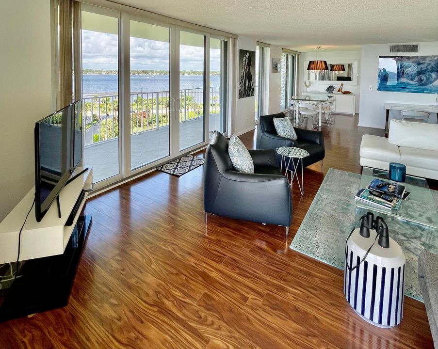 В аренду: $12,000 (2 спален, 2 ванн, 1740 Квадратных фут)