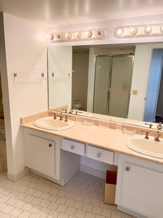 В аренду: $12,000 (2 спален, 2 ванн, 1740 Квадратных фут)