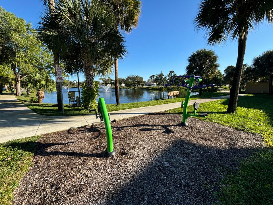 For Sale: $74,500 (1 beds, 1 baths, 695 Square Feet)