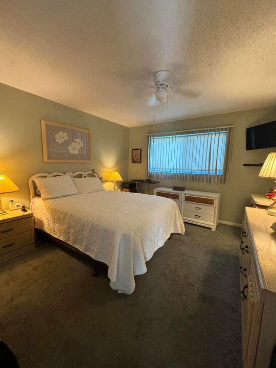 For Sale: $74,500 (1 beds, 1 baths, 695 Square Feet)