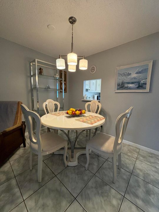 For Sale: $74,500 (1 beds, 1 baths, 695 Square Feet)