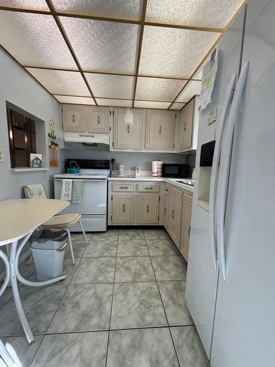 For Sale: $74,500 (1 beds, 1 baths, 695 Square Feet)