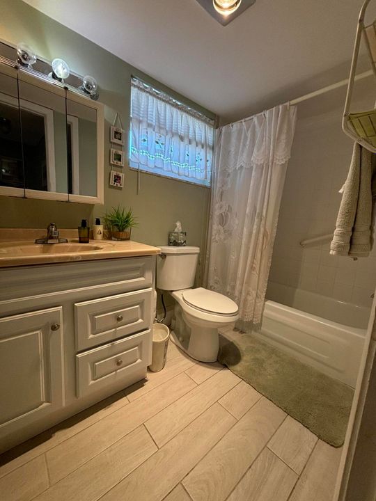 For Sale: $74,500 (1 beds, 1 baths, 695 Square Feet)