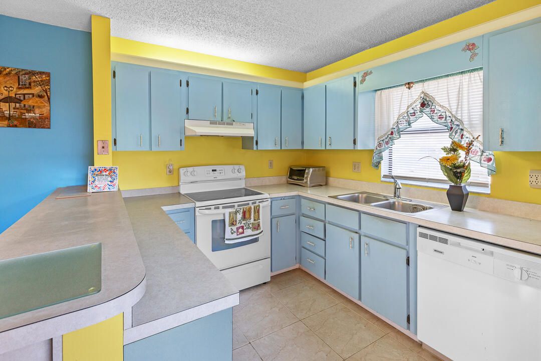 En Venta: $159,000 (2 camas, 1 baños, 1328 Pies cuadrados)