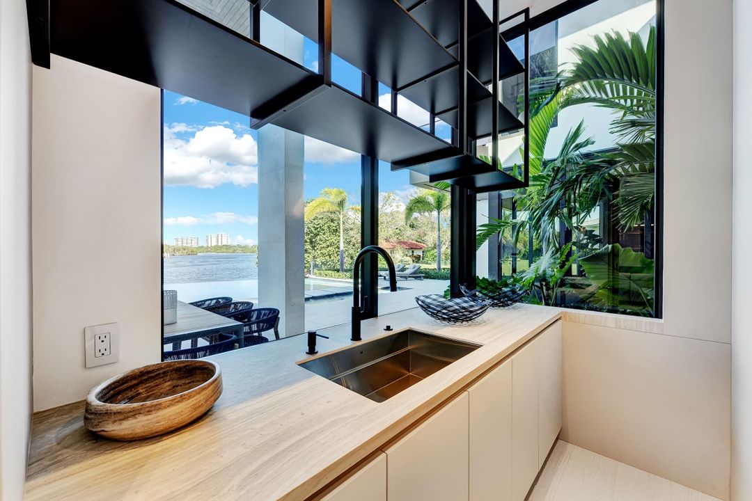 For Sale: $29,500,000 (5 beds, 5 baths, 6579 Square Feet)