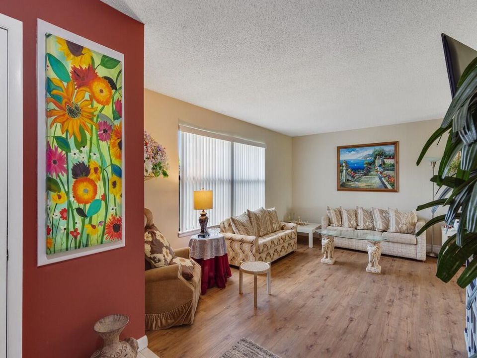 For Rent: $4,000 (3 beds, 2 baths, 1788 Square Feet)