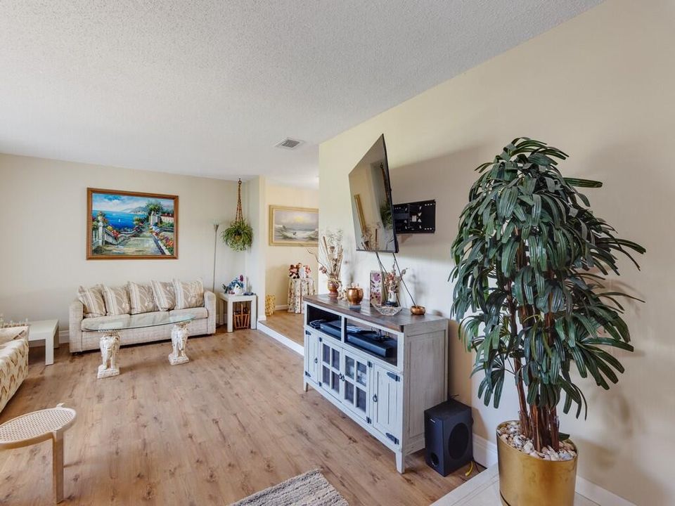 For Rent: $4,000 (3 beds, 2 baths, 1788 Square Feet)