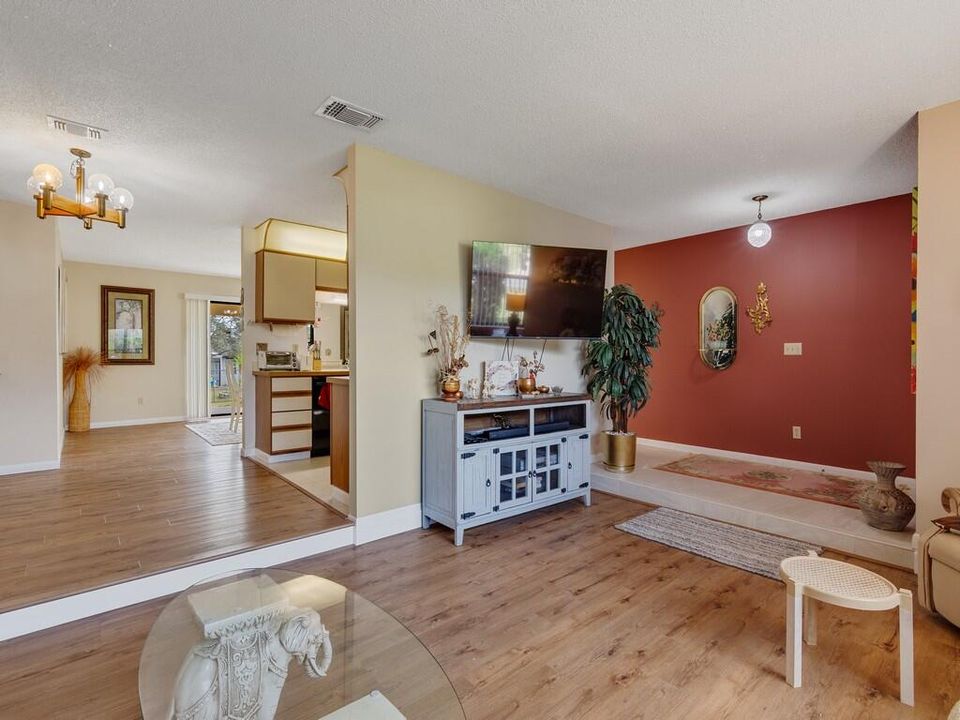 For Rent: $4,000 (3 beds, 2 baths, 1788 Square Feet)