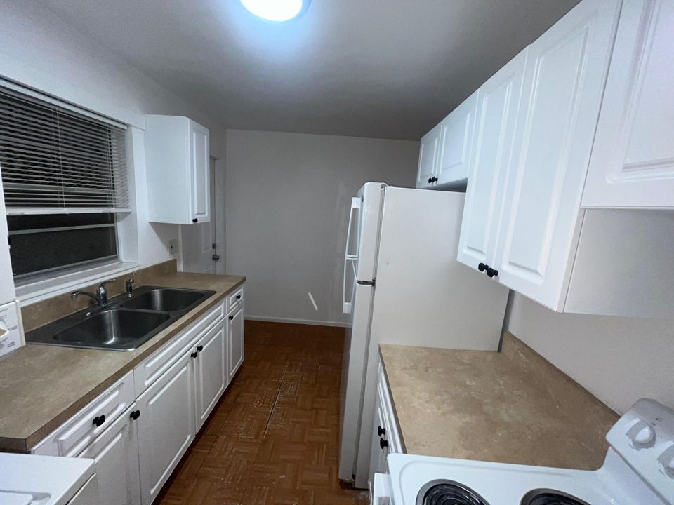 出租: $1,750 (2 贝兹, 1 浴室, 777 平方英尺)