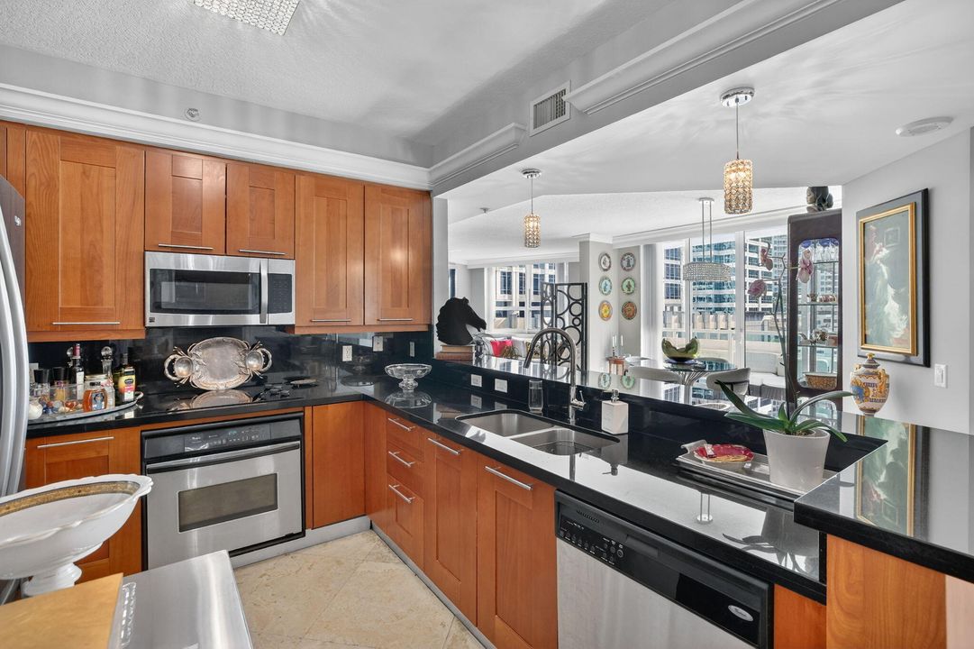 На продажу: $665,000 (2 спален, 2 ванн, 1297 Квадратных фут)