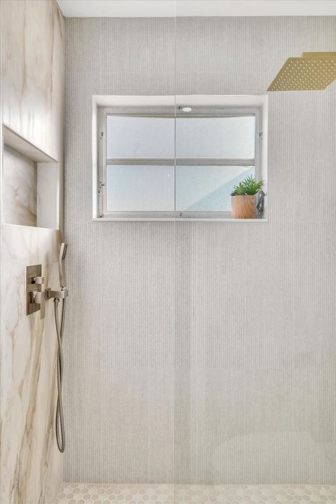 For Sale: $243,000 (2 beds, 2 baths, 1175 Square Feet)