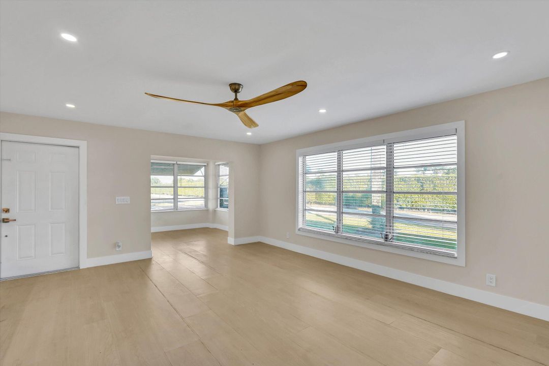 For Sale: $243,000 (2 beds, 2 baths, 1175 Square Feet)