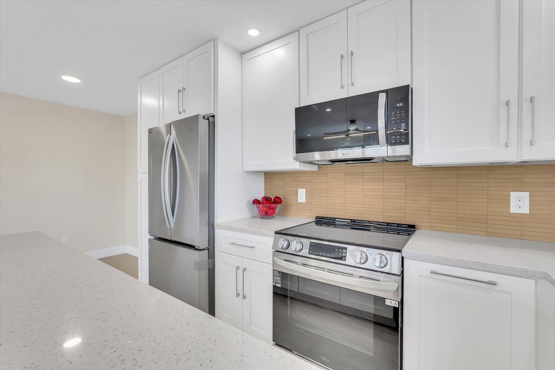 For Sale: $243,000 (2 beds, 2 baths, 1175 Square Feet)