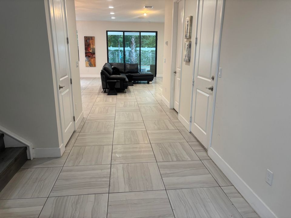 For Sale: $989,000 (6 beds, 4 baths, 2879 Square Feet)