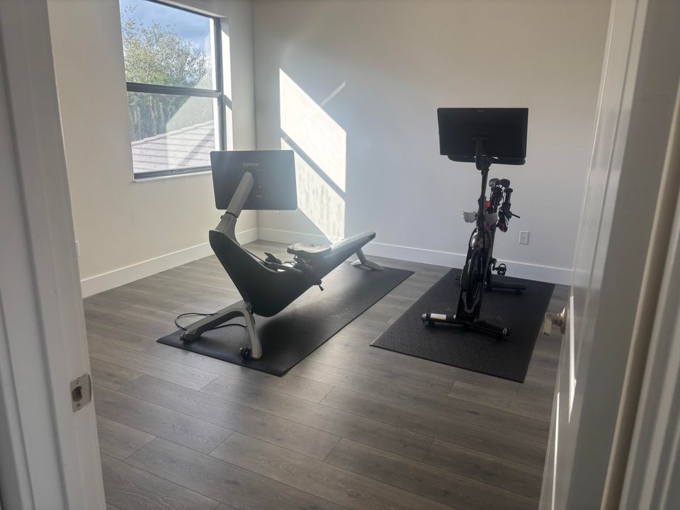 For Sale: $989,000 (6 beds, 4 baths, 2879 Square Feet)