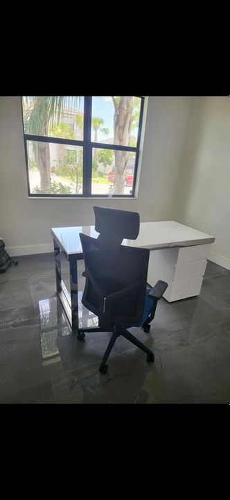 For Sale: $989,000 (6 beds, 4 baths, 2879 Square Feet)