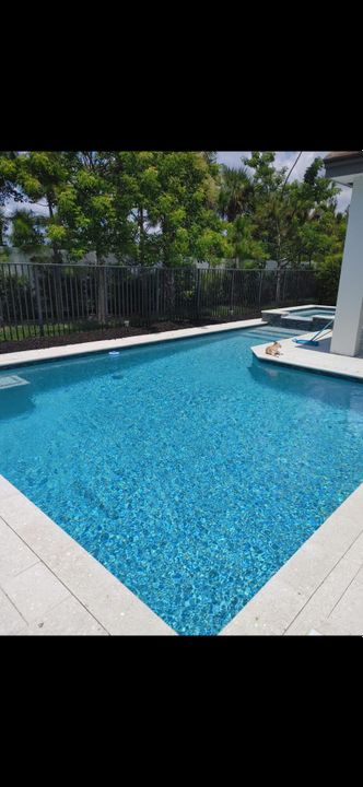 For Sale: $989,000 (6 beds, 4 baths, 2879 Square Feet)