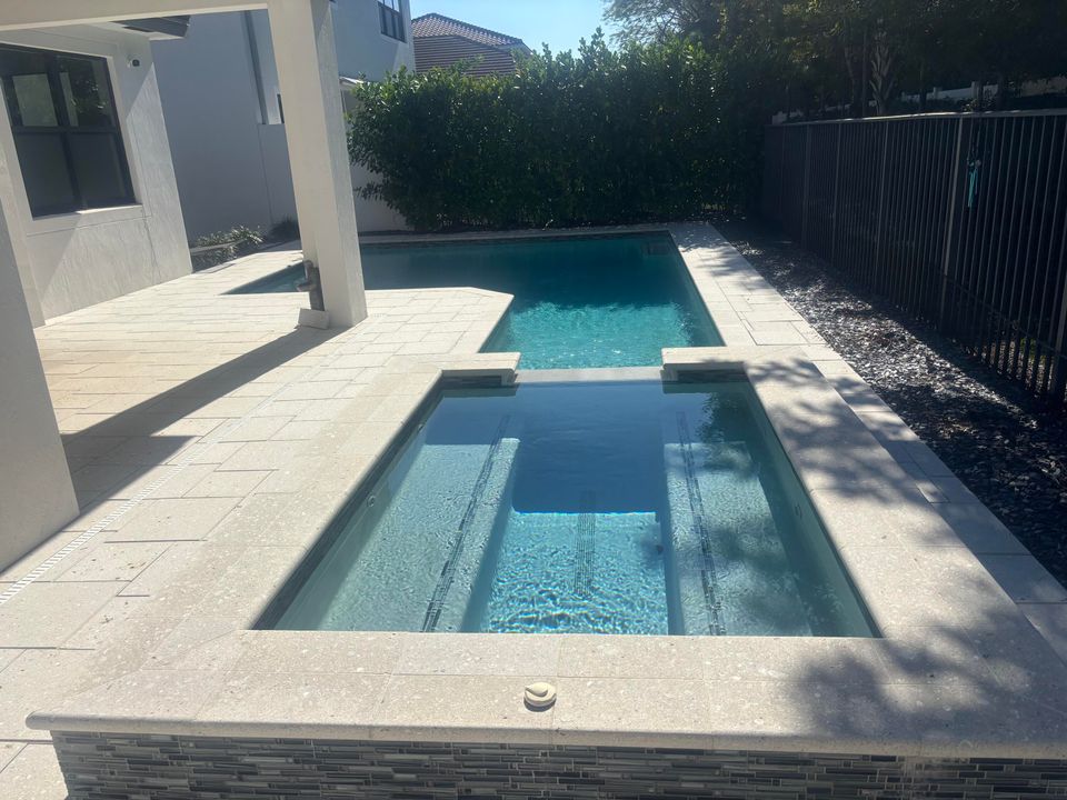 For Sale: $989,000 (6 beds, 4 baths, 2879 Square Feet)