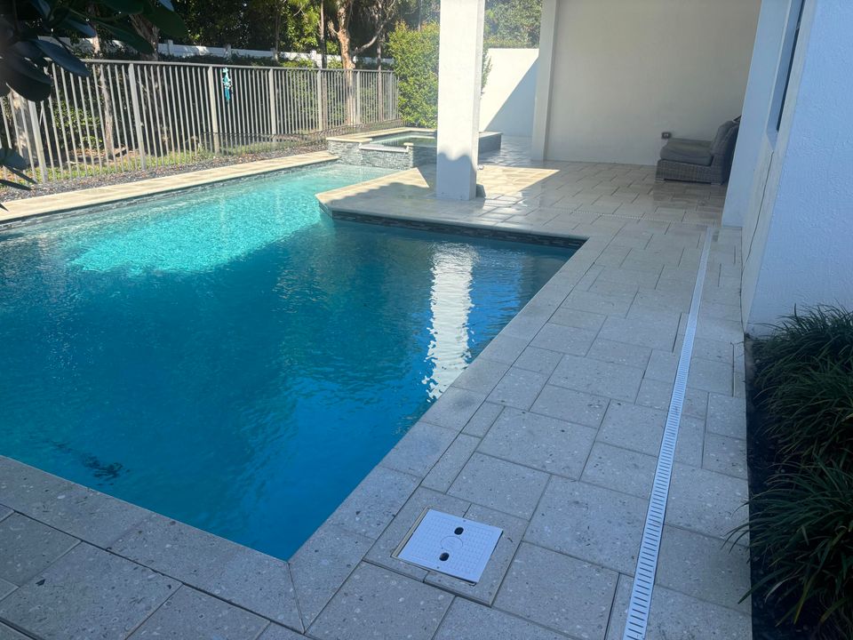 For Sale: $989,000 (6 beds, 4 baths, 2879 Square Feet)