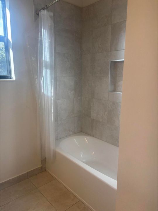 For Sale: $989,000 (6 beds, 4 baths, 2879 Square Feet)