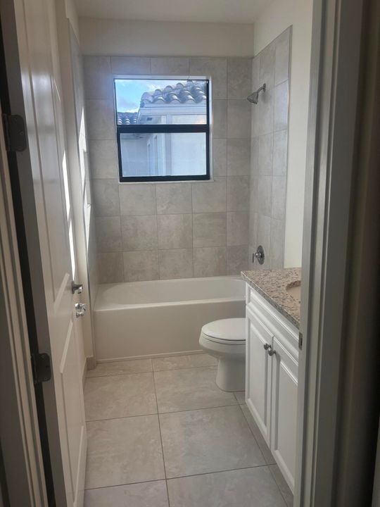 For Sale: $989,000 (6 beds, 4 baths, 2879 Square Feet)