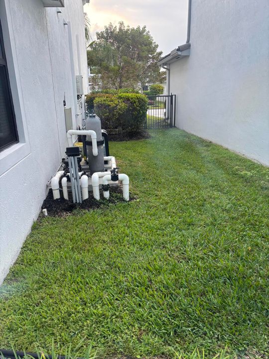 For Sale: $989,000 (6 beds, 4 baths, 2879 Square Feet)