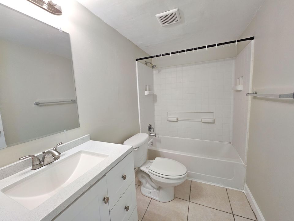 出租: $1,800 (2 贝兹, 1 浴室, 825 平方英尺)