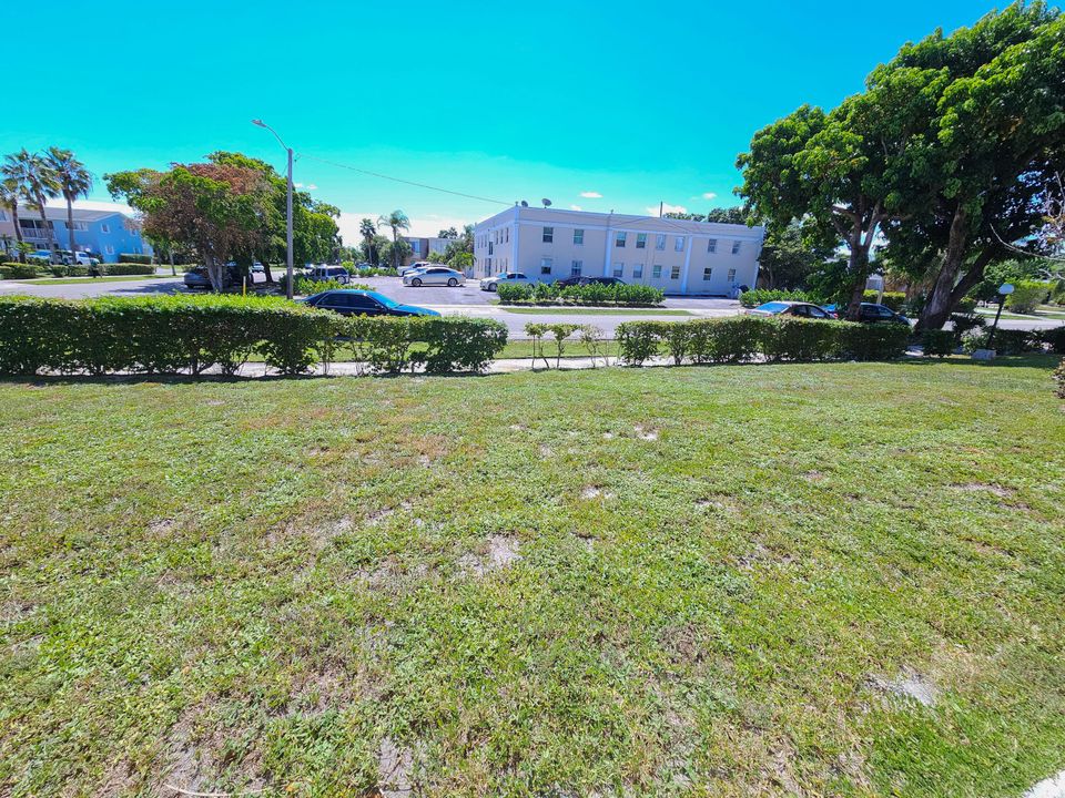 出租: $1,800 (2 贝兹, 1 浴室, 825 平方英尺)