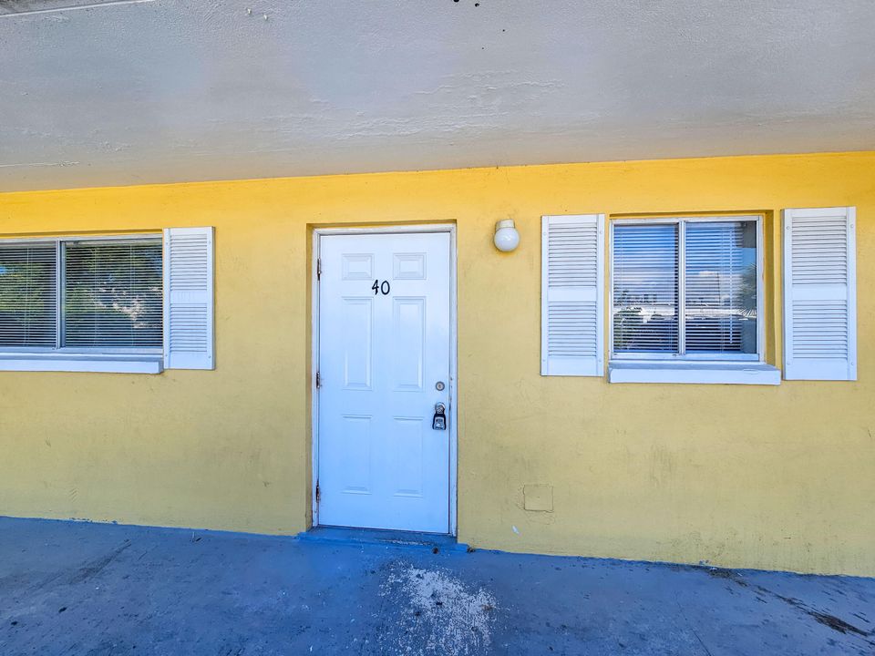 出租: $1,800 (2 贝兹, 1 浴室, 825 平方英尺)