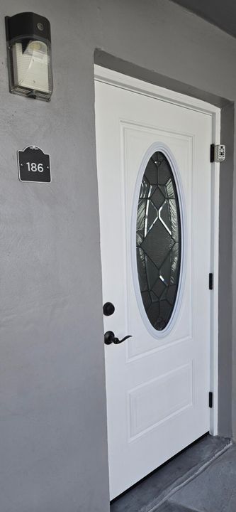 For Sale: $149,900 (2 beds, 2 baths, 902 Square Feet)